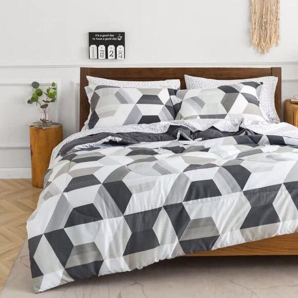 New 7 PC Geometric Shapes (White, Grey, Black) Comforter Set • Queen Size - Picture 1 of 8